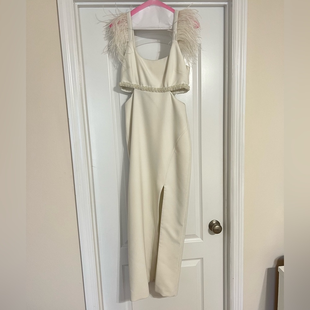 Taliah Gown in White - Picture 5 of 6